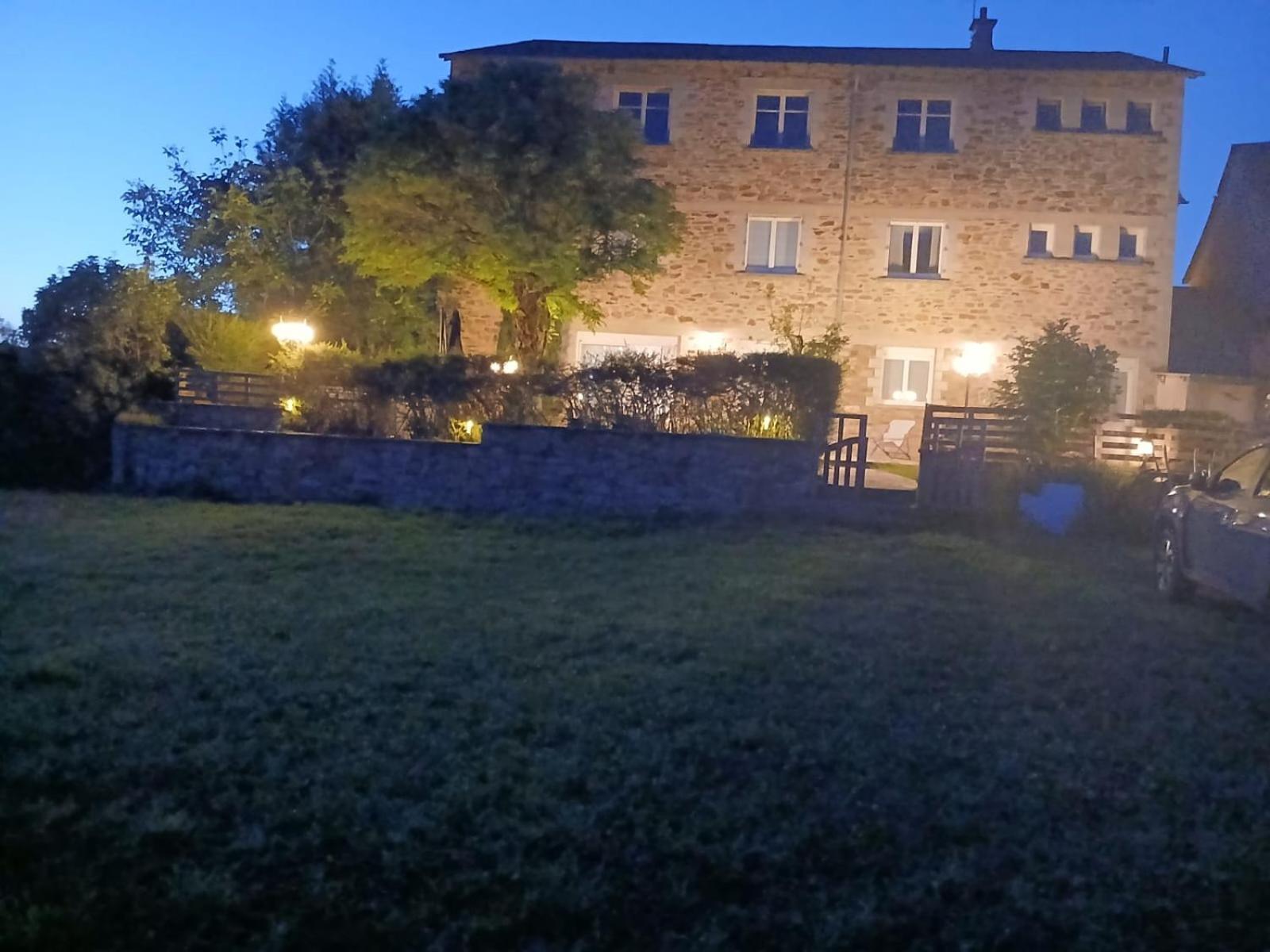 Bed and Breakfast L'Aurigast à Auriac-Lagast Extérieur photo