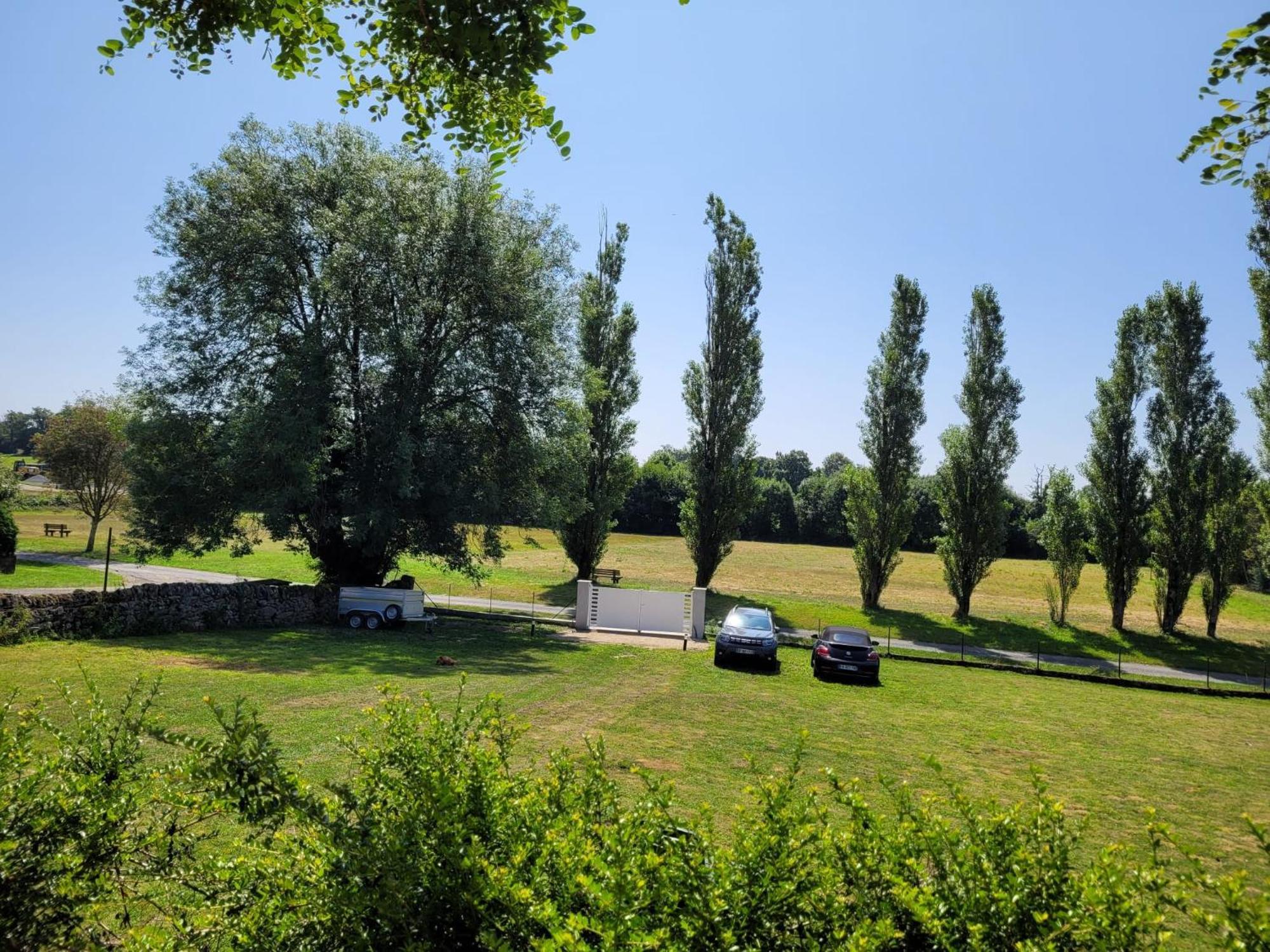 Bed and Breakfast L'Aurigast à Auriac-Lagast Extérieur photo